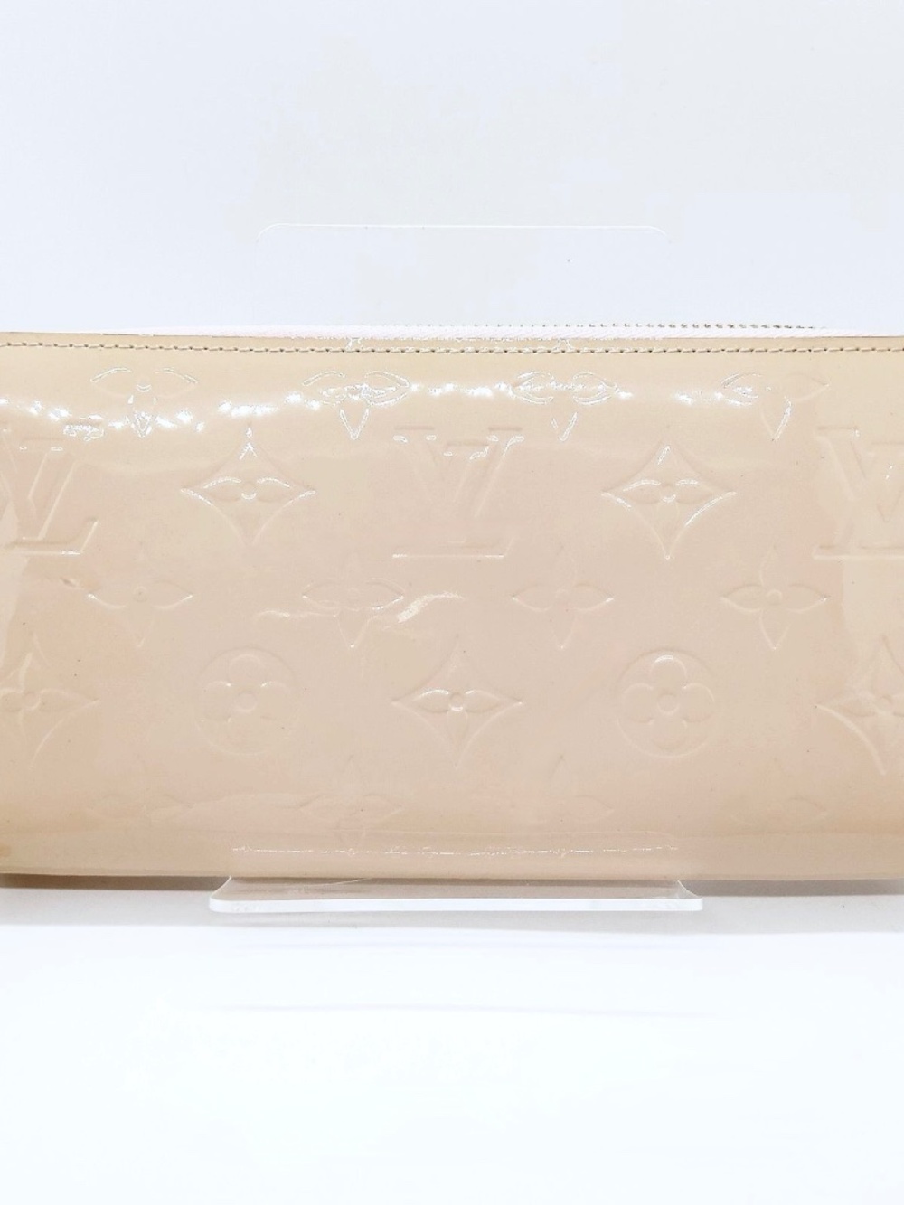 Louis Vuitton Beige Vernis Monogram Zippy